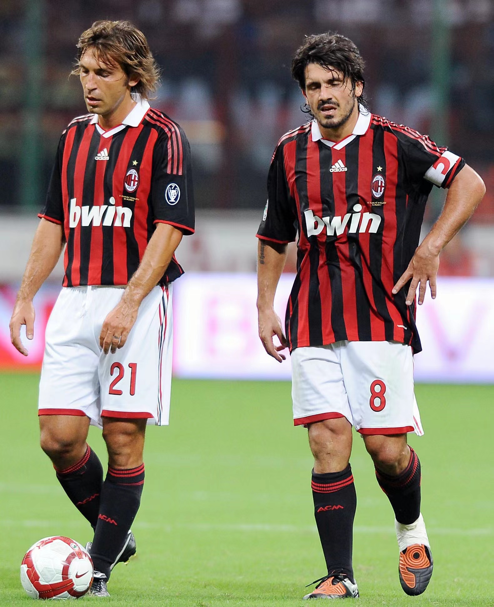 3-2大逆转，AC米兰让二追三+3连胜登顶，27岁替补奇兵10分钟2球（AC米兰3-2逆转翻盘，三连胜登顶，27岁替补10分钟梅开二度）