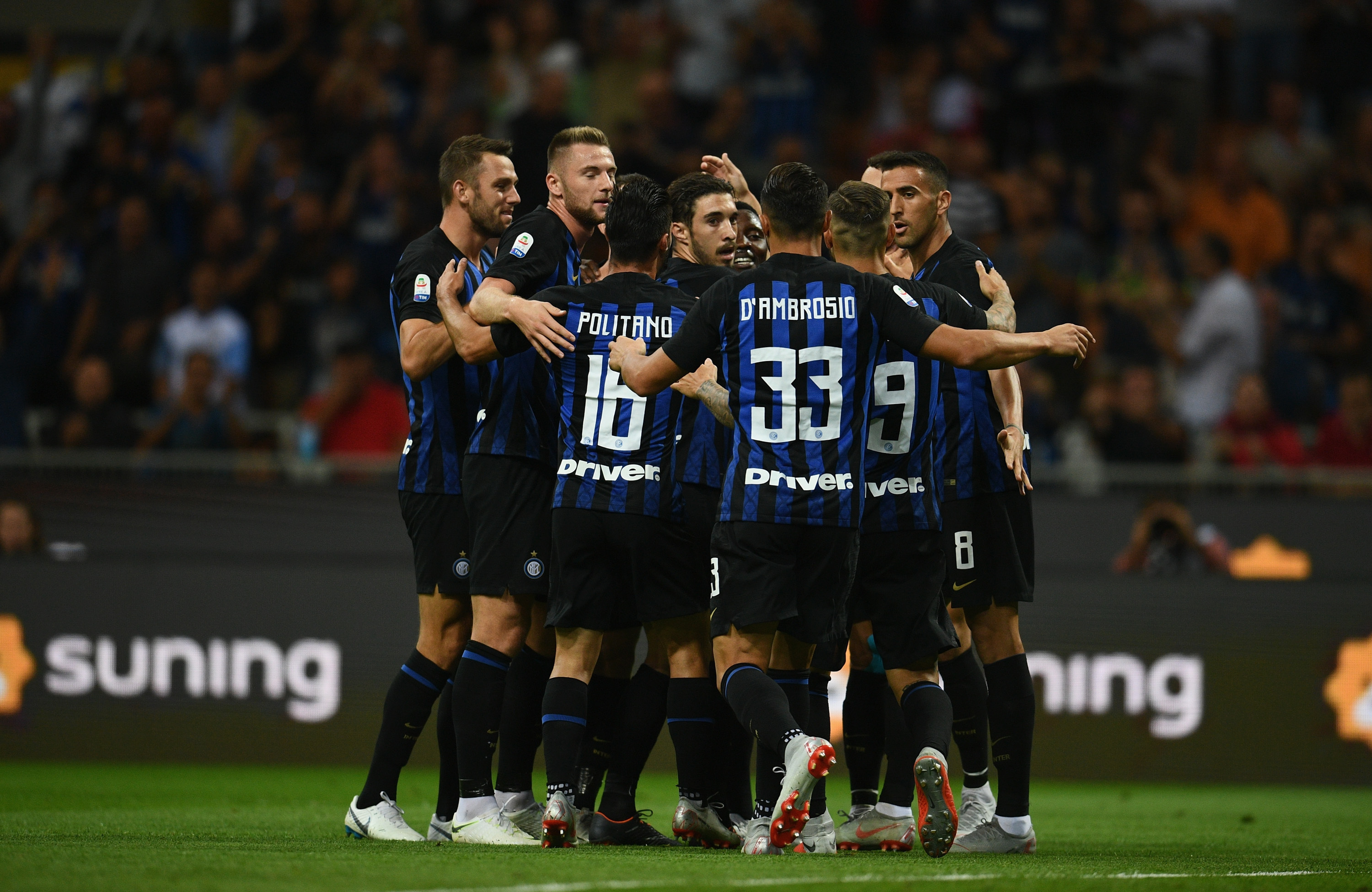 维拉力克曼城阿森纳，曼联利物浦你方唱罢我登场，或酝酿一场换帅抢亲交锋闹剧！（阿斯顿维拉连斩曼城与阿森纳，曼联利物浦轮番登场，换帅抢人大战一触即发？）