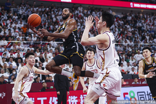 西媒：巴列卡诺球迷大巴在波兰遭50多人蒙面袭击，数人受伤（西媒：逾50名蒙面者在波兰袭击巴列卡诺球迷大巴，数人受伤）