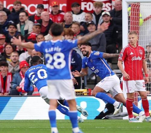 布达佩斯Major半决赛对阵：洞载大战，FaZe对决NaVi（布达佩斯Major半决赛对阵揭晓：焦点之战，FaZe迎战NaVi）