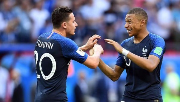 意天空：罗马已就齐尔克泽与曼联谈判，双方每天都在进行对话（意天空：罗马与曼联就齐尔克泽转会磋商，双方保持每日沟通）