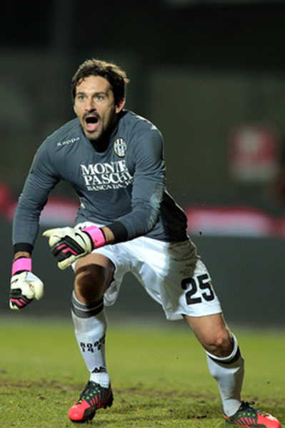 塞尔电台：得知克里斯滕森十字韧带撕裂，巴萨先想到给他续约（塞尔电台：克里斯滕森十字韧带撕裂后，巴萨第一时间考虑续约）