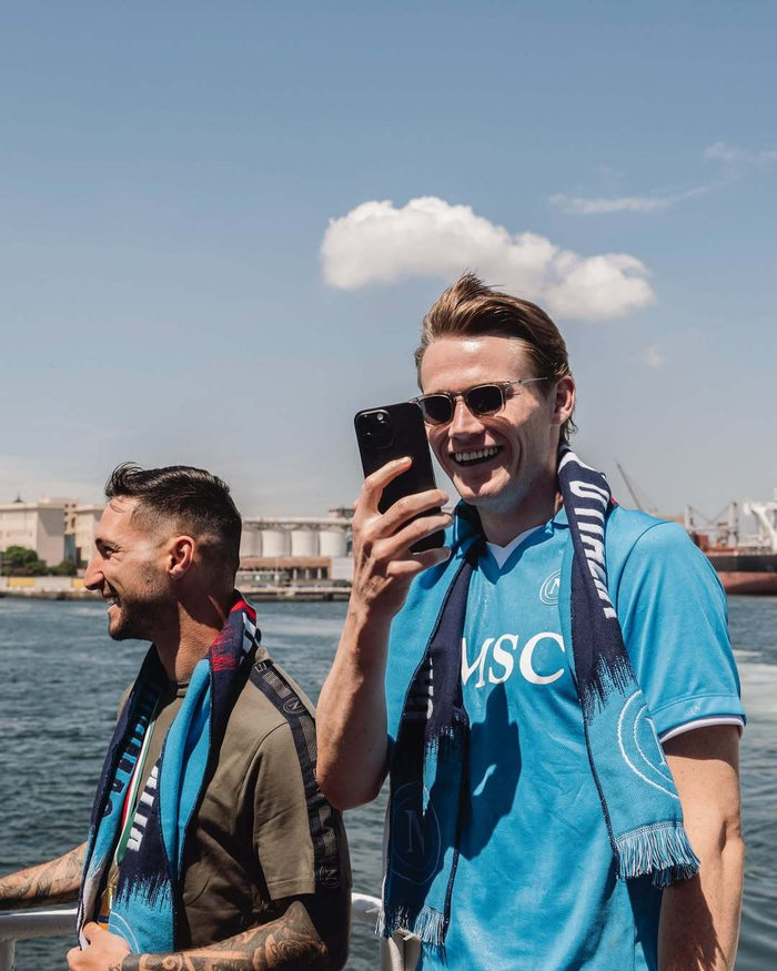 曼联再陷低谷：老特拉福德的失望之夜（红魔再度失意：梦剧场的苦涩之夜）