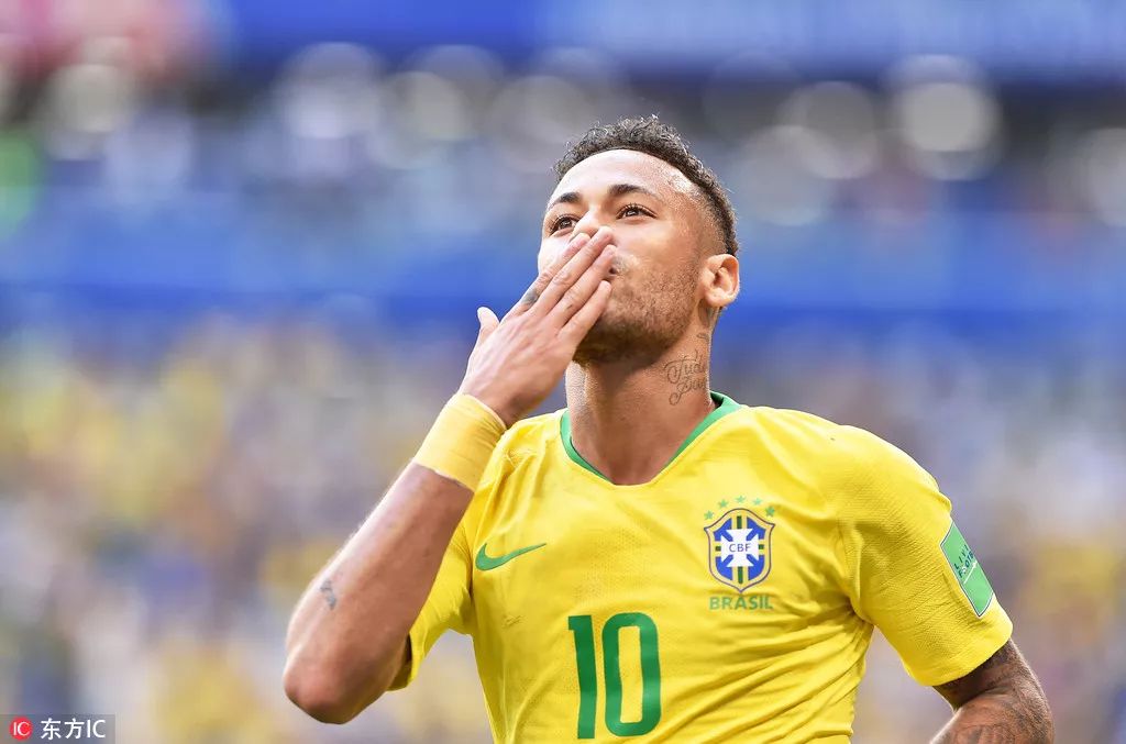 周日西甲裁判：胡安-马丁内斯执法皇马，阿尔韦罗拉执法巴萨（周日西甲裁判安排：胡安-马丁内斯吹罚皇马，阿尔韦罗拉吹罚巴萨）