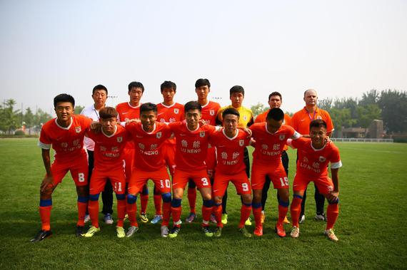 再遭失利，内马尔不满自己被换下并直接返回更衣室（再度失利，内马尔不满被换下径直返回更衣室）