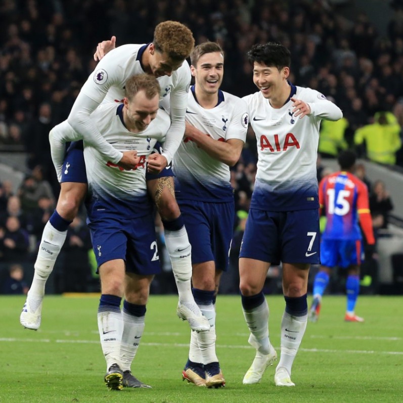 亚冠5轮1分！海港主帅赛后表演语言艺术：球迷打脸，蓉城再补一刀（亚冠5战仅1分！海港主帅赛后秀话术：球迷被打脸，蓉城再补一刀）